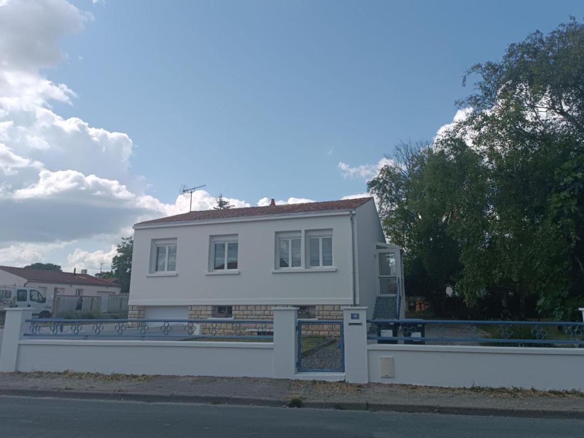 Charmante Maison Entre Mer Et Campagne La Jarrie Exterior photo